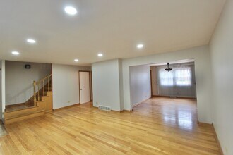 7108 W Niles Ave in Niles, IL - Building Photo - Building Photo