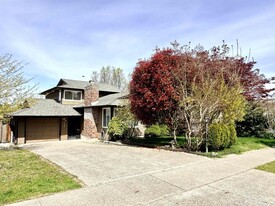 15457 Poplar Dr in Surrey, BC - Building Photo