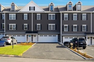 7 Elise Ave in Londonderry, NH - Building Photo