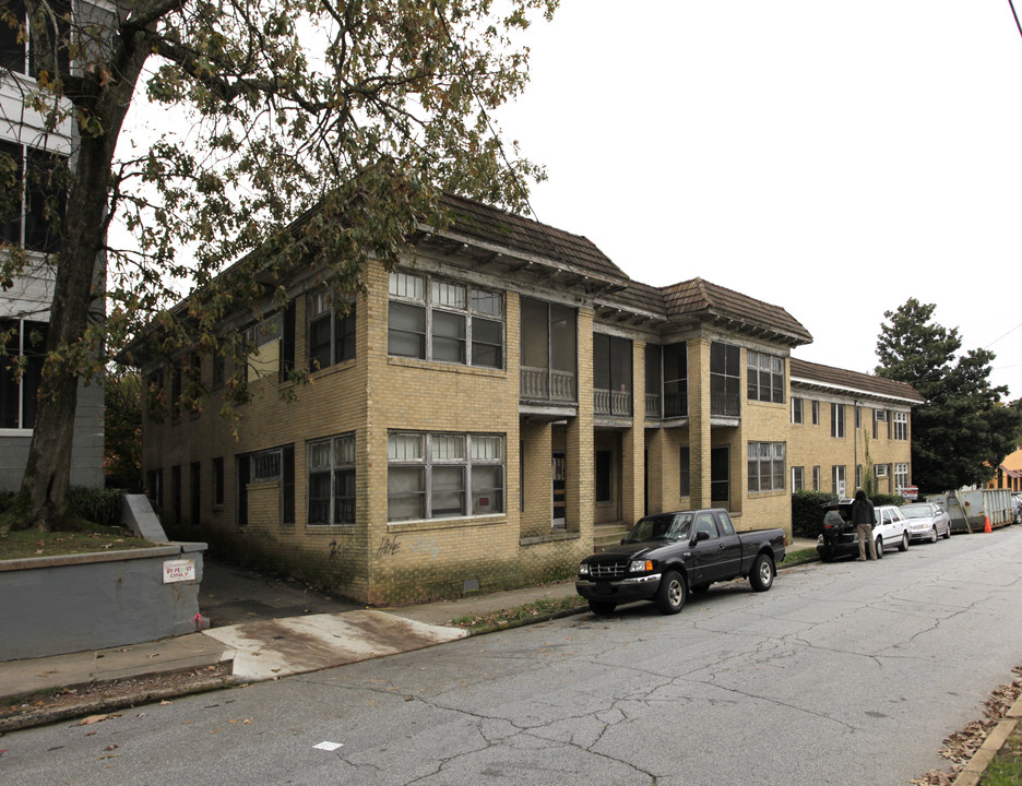 653 N Highland Ave in Atlanta, GA - Building Photo