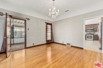 1028 Meadowbrook Ave in Los Angeles, CA - Building Photo - Building Photo