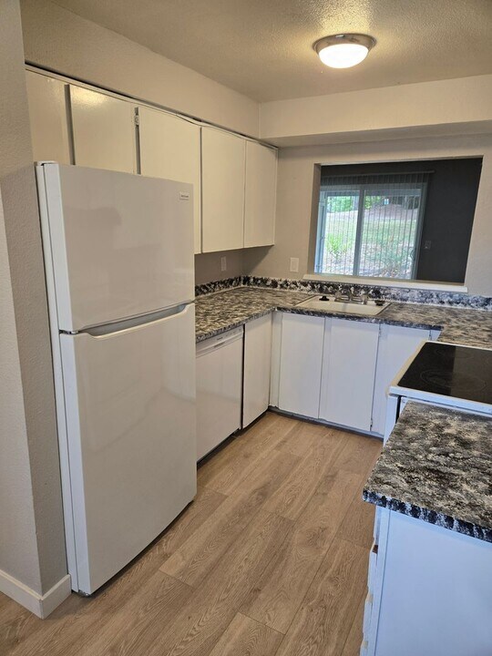 Park Apartments in McMinnville, OR - Building Photo