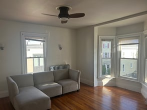 23 Amherst St, Unit #2 in Boston, MA - Foto de edificio - Building Photo