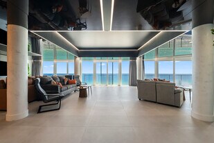 8743 Thomas Dr in Panama City Beach, FL - Building Photo