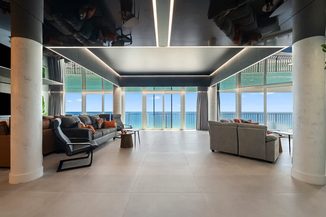 8743 Thomas Dr in Panama City Beach, FL - Building Photo