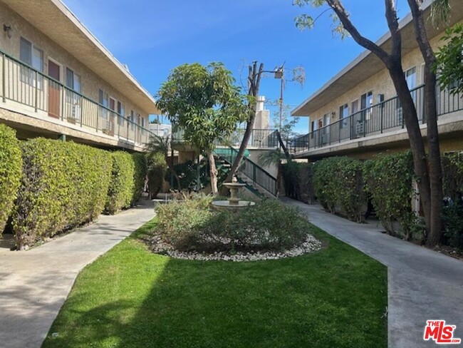 10540 Balboa Blvd in Los Angeles, CA - Building Photo - Building Photo