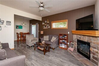 946 Red Hawk Way SE in Altoona, IA - Building Photo - Building Photo