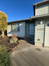 4405 Carstan Ct in Blaine, WA - Foto de edificio - Building Photo