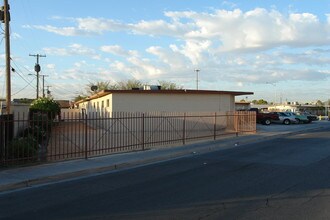 2524 McCarran St in North Las Vegas, NV - Building Photo - Building Photo