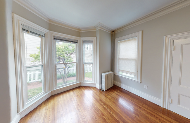 13 Pleasant St, Unit 101 in Cambridge, MA - Foto de edificio - Building Photo