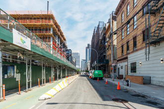 132 West St in Brooklyn, NY - Foto de edificio - Building Photo