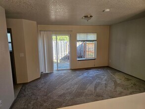 18304 SE Abernethy Ln in Portland, OR - Building Photo - Building Photo