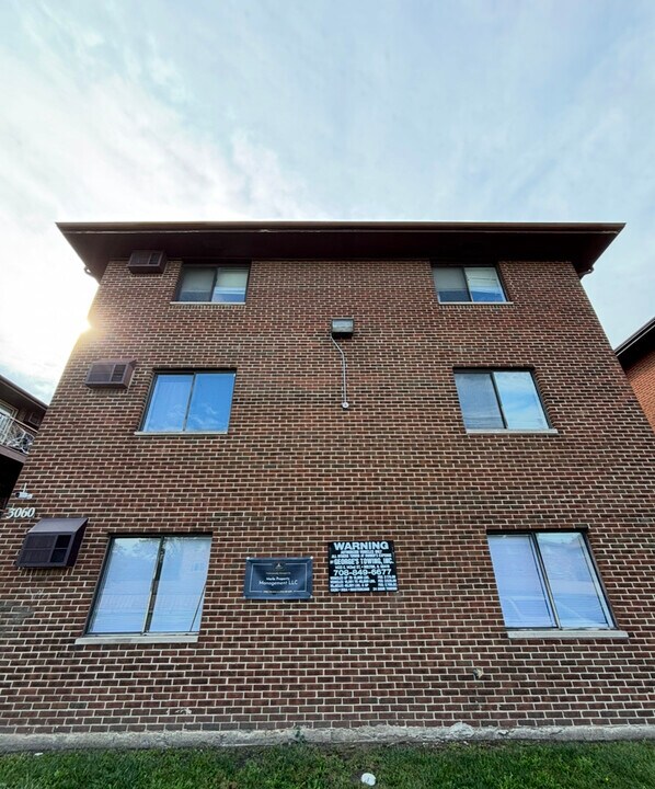 3060 Bernice Ave in Lansing, IL - Building Photo