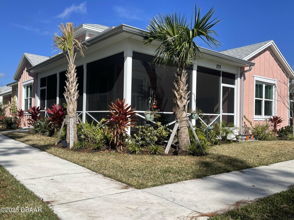 275 Pop Top Ln in Daytona Beach, FL - Building Photo