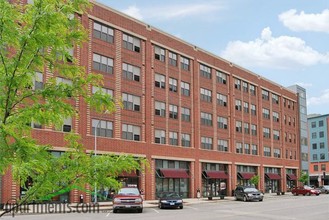 East Village Square in Des Moines, IA - Foto de edificio - Building Photo