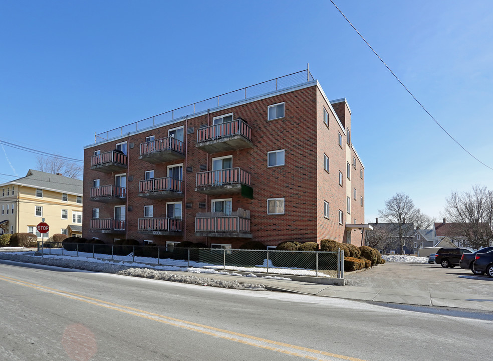 100 Waltham St in Watertown, MA - Foto de edificio