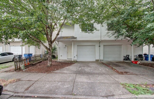 property at 6103 NE 33rd Cir