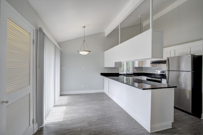 Espana East in Sacramento, CA - Building Photo - Interior Photo