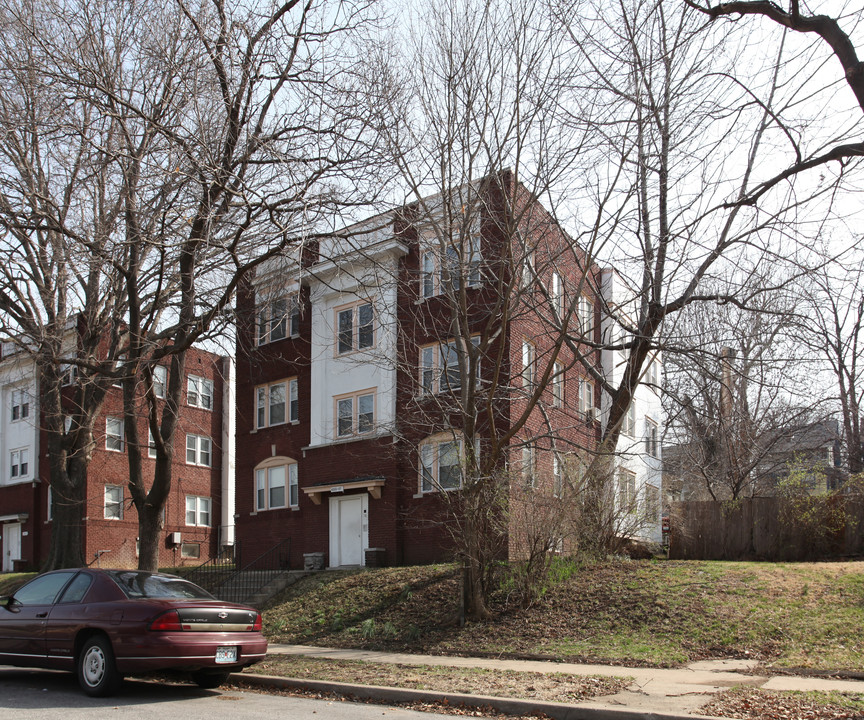 4205-4207 Kenwood Ave in Kansas City, MO - Building Photo