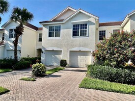 1164 Oxford Ln in Naples, FL - Building Photo