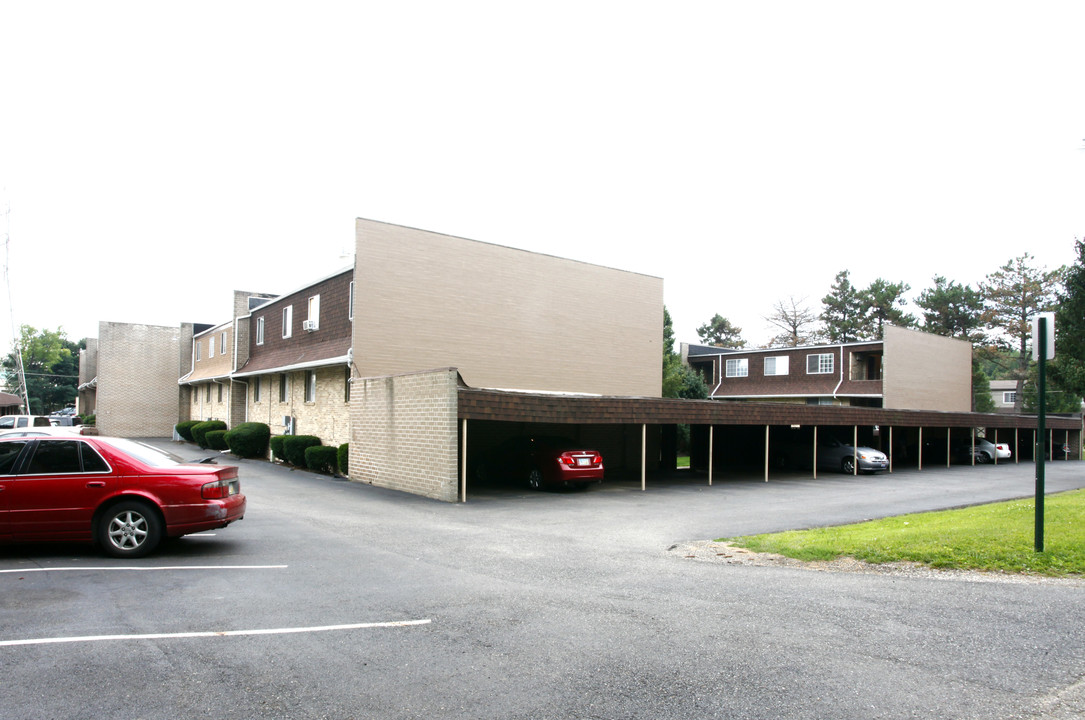 Oak Glen II Apartments in Canton, OH - Building Photo