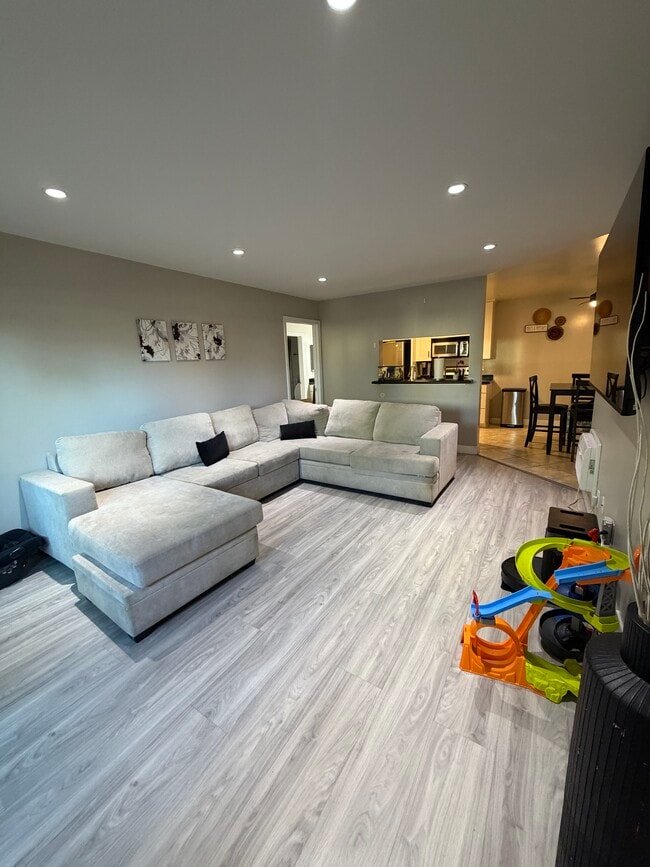 1345 Cabrillo Park Dr, Unit K09 in Santa Ana, CA - Building Photo - Building Photo