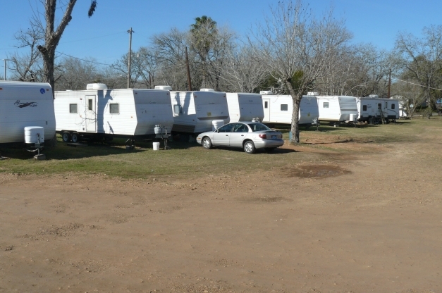 Bonneville Mobile-RV Park in Cuero, TX - Foto de edificio