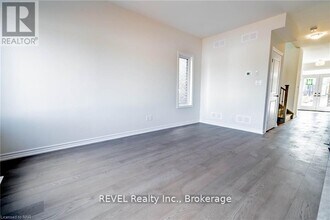 77 Renfrew Trl in Welland, ON - Building Photo - Building Photo