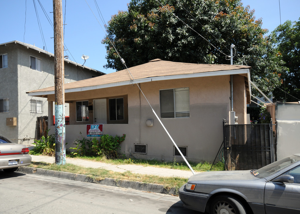 1271 W Court St in Los Angeles, CA - Building Photo