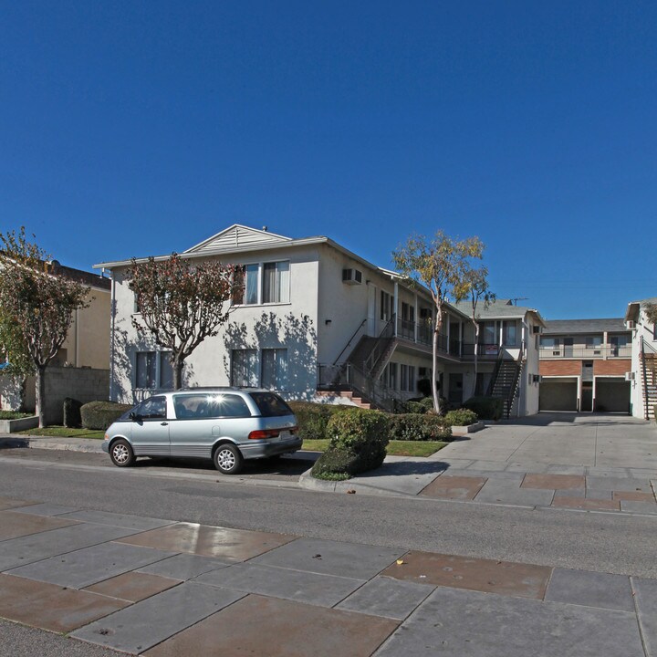 183 W Elmwood Ave in Burbank, CA - Building Photo