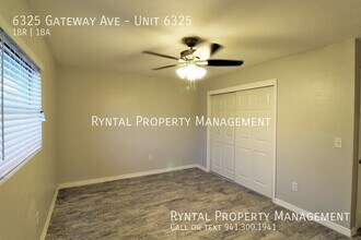 6325 Gateway Ave in Sarasota, FL - Foto de edificio - Building Photo