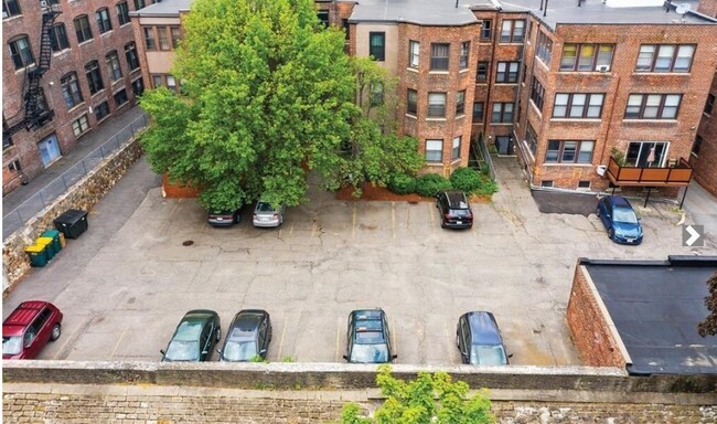 17 Stearns Rd, Unit 4 in Brookline, MA - Building Photo - Building Photo