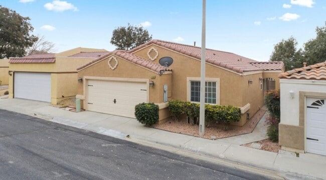 property at 2408 W Valley Vis
