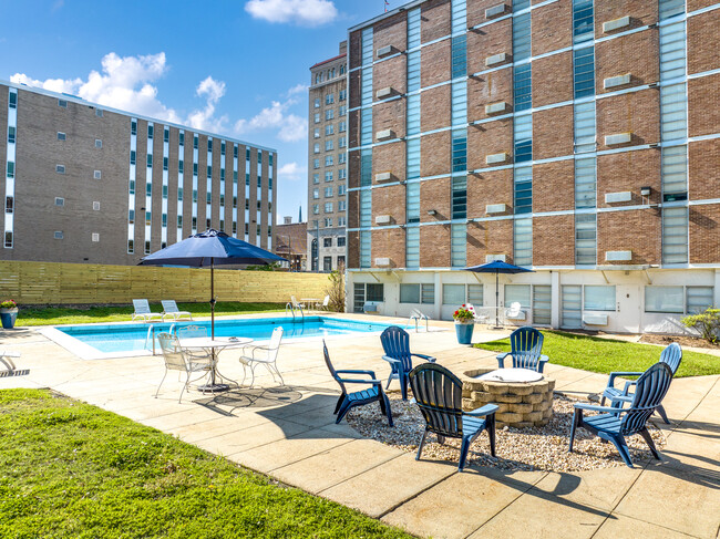 Sterling Towers in Jackson, MS - Building Photo - Building Photo