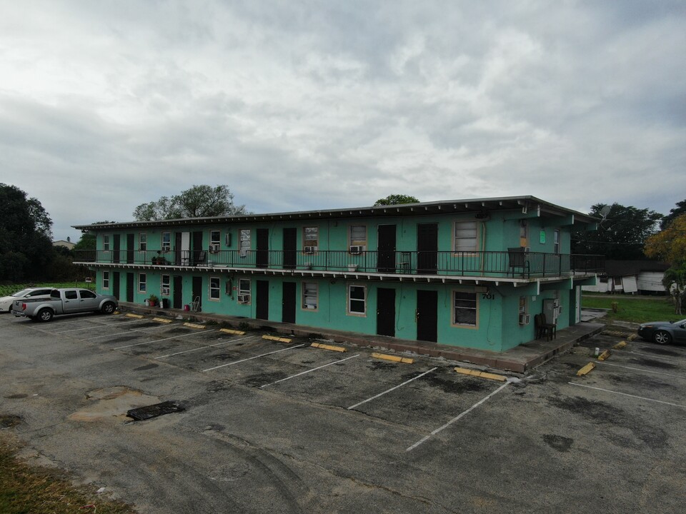 Johnson Court Apartments in Pahokee, FL - Building Photo