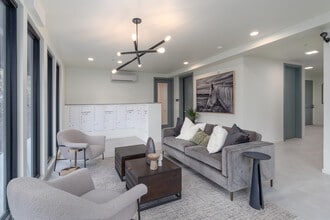 MARQ - The Woods on Marquam Hill in Portland, OR - Foto de edificio - Interior Photo