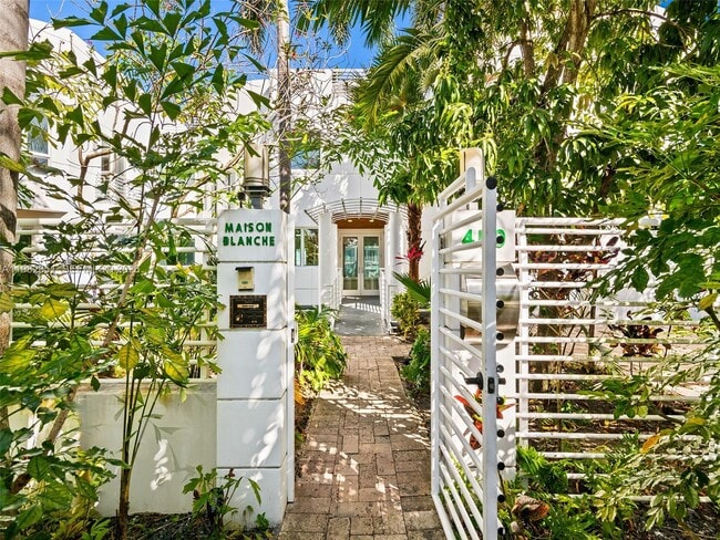 450 Victoria Terrace in Fort Lauderdale, FL - Building Photo - Building Photo