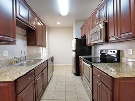 2255 Braeswood Park Dr in Houston, TX - Building Photo