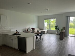 4343 Hammock Grove Dr in Greenacres, FL - Building Photo - Building Photo