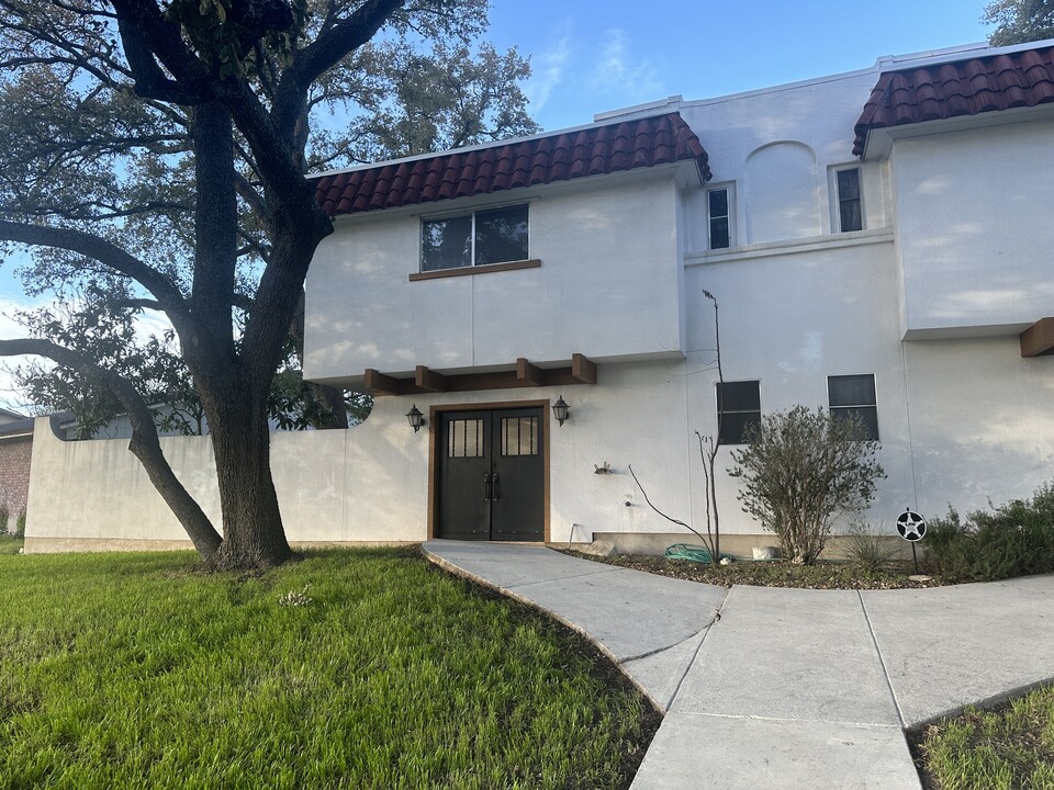 6613 Forest Grv in San Antonio, TX - Building Photo