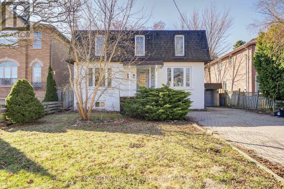 211 Pemberton Ave in Toronto, ON - Building Photo