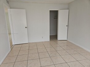 4160 NW 21st St, Unit 215-e in Lauderhill, FL - Building Photo - Building Photo