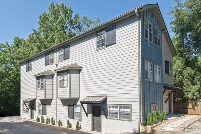 688 Holmes St NW in Atlanta, GA - Building Photo - Building Photo