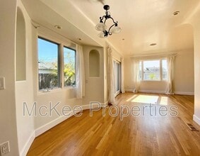 517 5th St in Coronado, CA - Building Photo - Building Photo