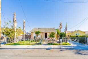 7221 Olive St in Highland, CA - Building Photo