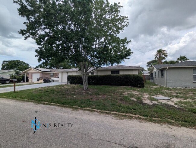 7741 Ironbark Dr in Port Richey, FL - Building Photo - Building Photo