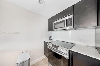 665 NE 25th St, Unit 1504 in Miami, FL - Foto de edificio - Building Photo
