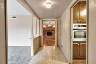 1564 E Escalon Ave in Fresno, CA - Building Photo - Building Photo