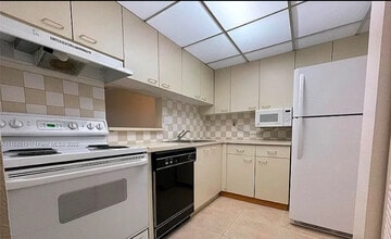 10431 N Kendall Dr, Unit D404 in Miami, FL - Foto de edificio - Building Photo