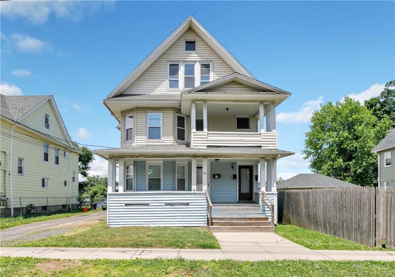37 Avon St in Stratford, CT - Building Photo